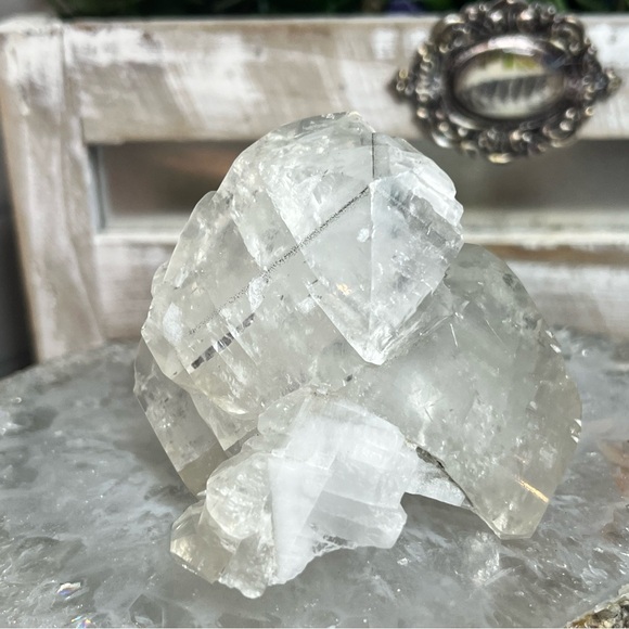 Pagoda/Benz Calcite